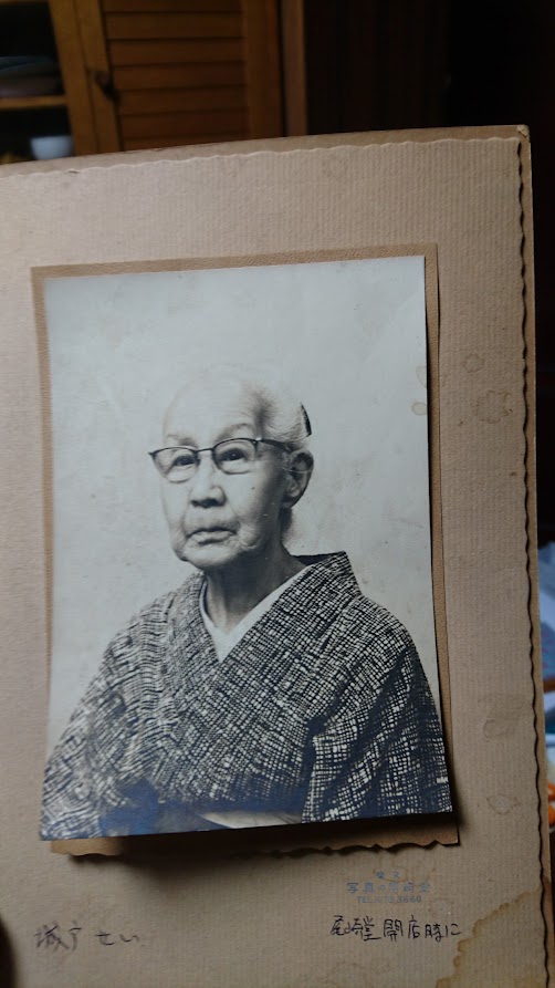 髪結いの女性「きくや初代」