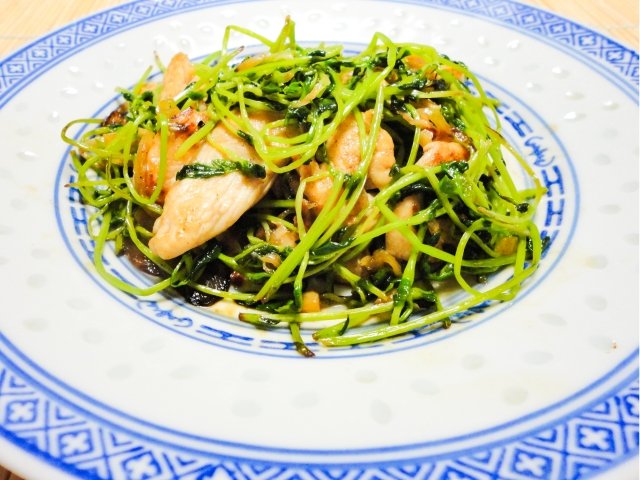 豆苗とささみの炒め物