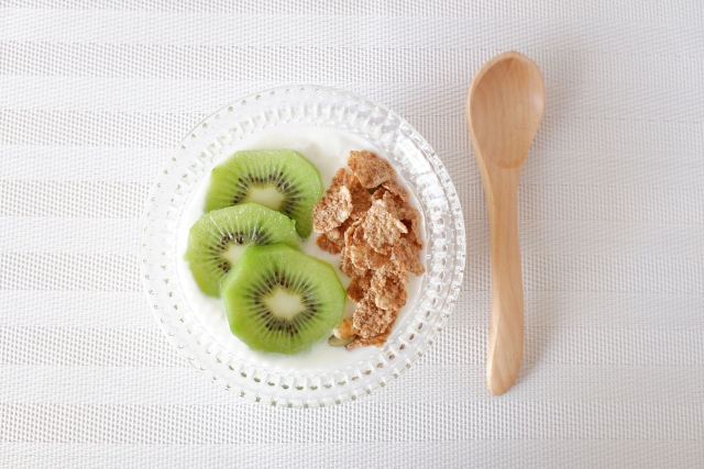 キウイフルーツとシリアル