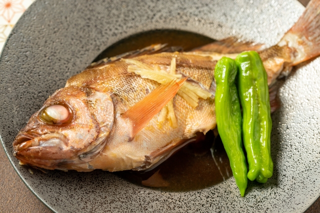 メバルの煮つけ、ししとう付け合わせ