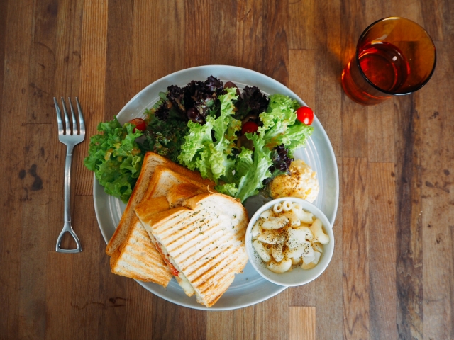 ホッとサンドとサラダ